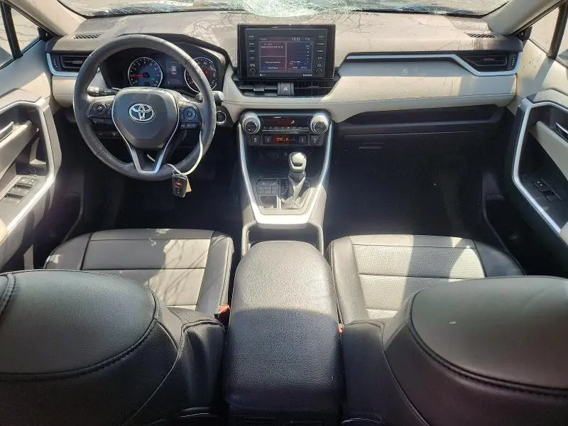 2020 TOYOTA RAV4 XLE  