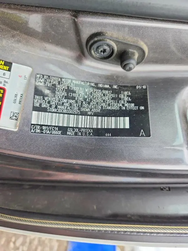 2011 TOYOTA SIENNA LE 8-PASSENGER  