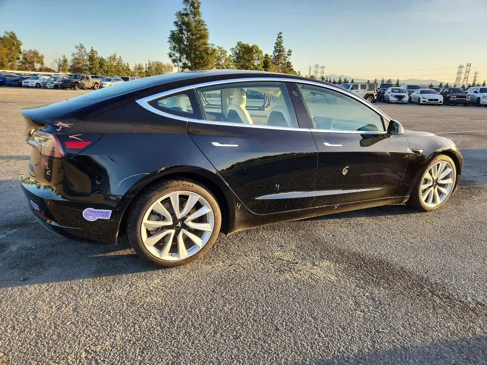2018 TESLA MODEL 3   