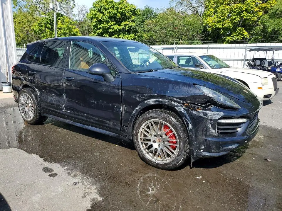 2013 PORSCHE CAYENNE GTS  