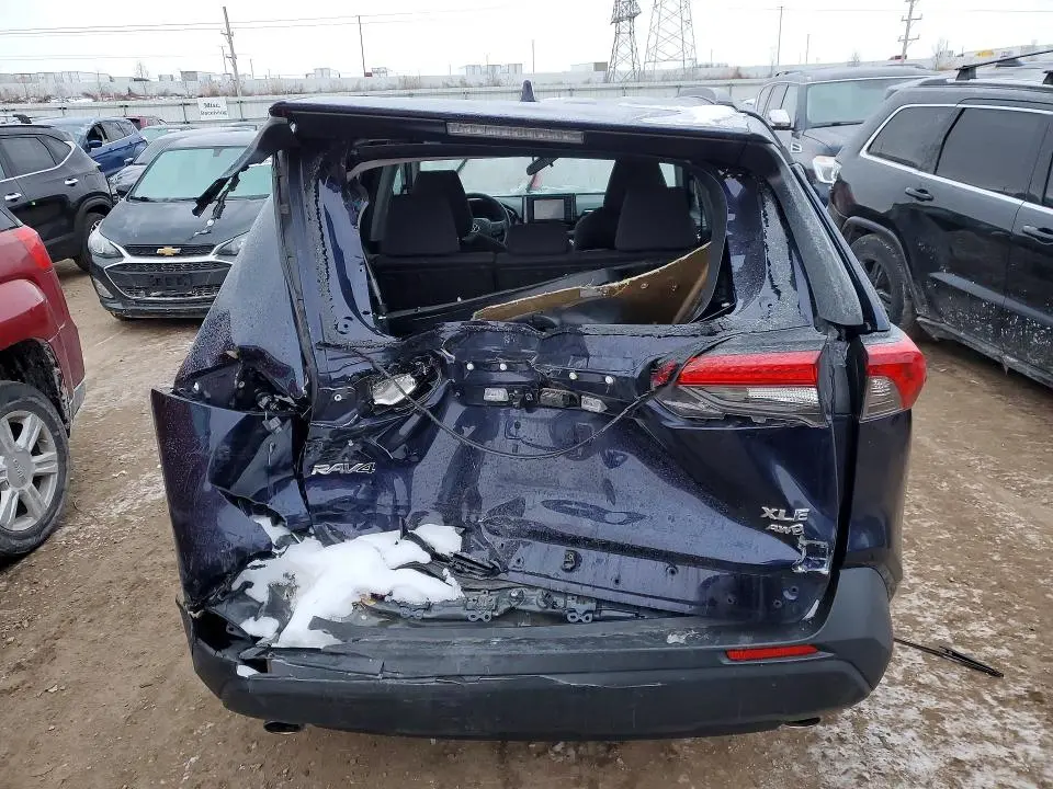 2020 TOYOTA RAV4 XLE  