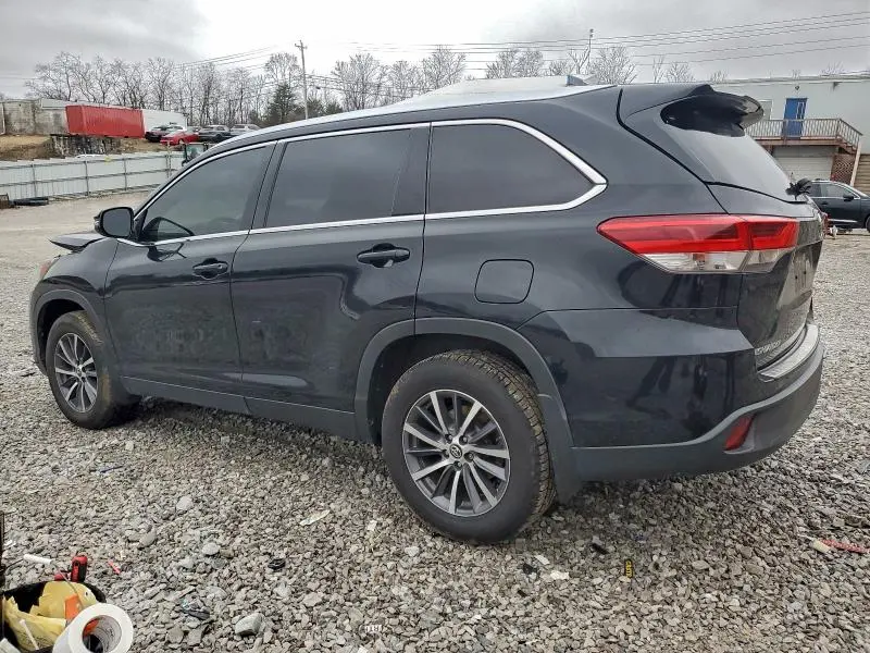 2019 TOYOTA HIGHLANDER SE  