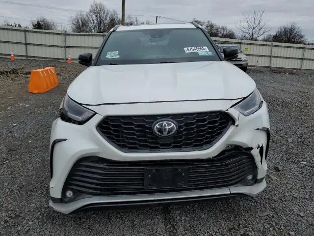 2022 TOYOTA HIGHLANDER XSE  