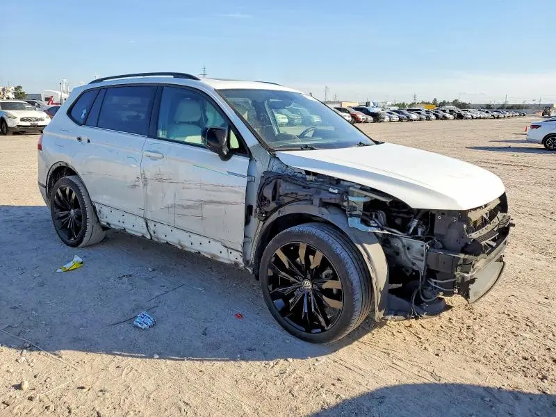 2021 VOLKSWAGEN TIGUAN SE  