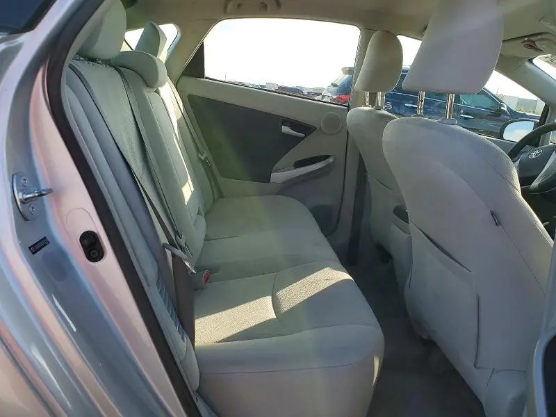 2010 TOYOTA PRIUS III  