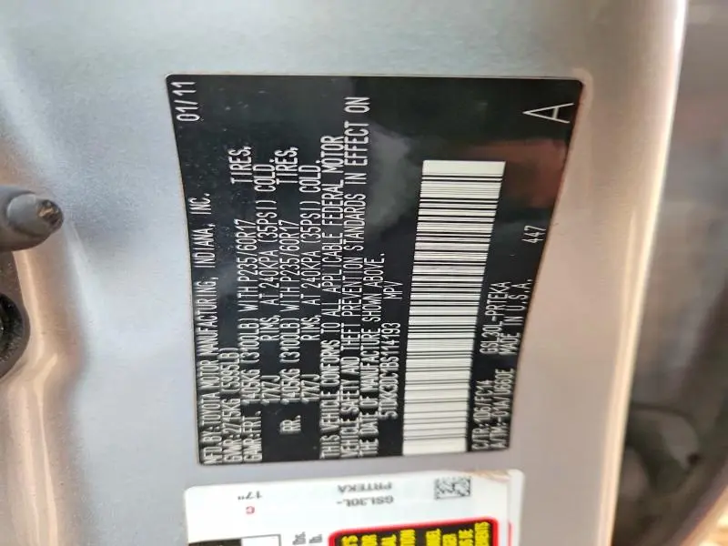 2011 TOYOTA SIENNA LE  