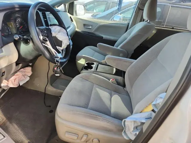 2016 TOYOTA SIENNA LE  