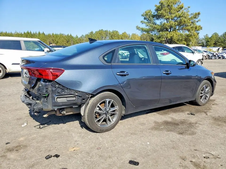 2023 KIA FORTE LX  