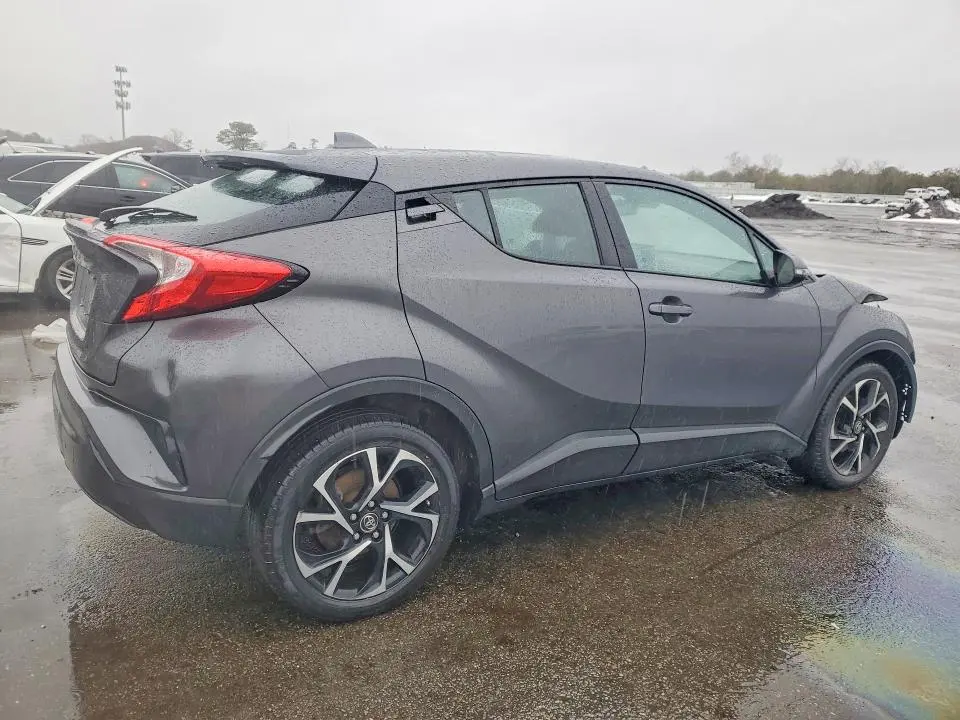 2019 TOYOTA C-HR XLE  