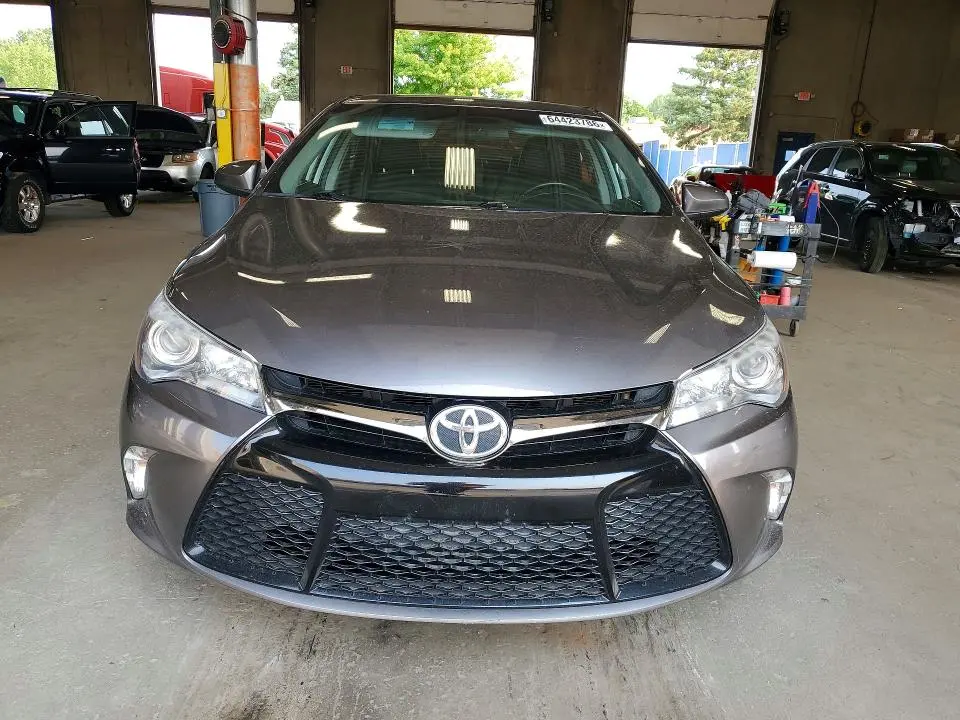 2017 TOYOTA CAMRY SE  