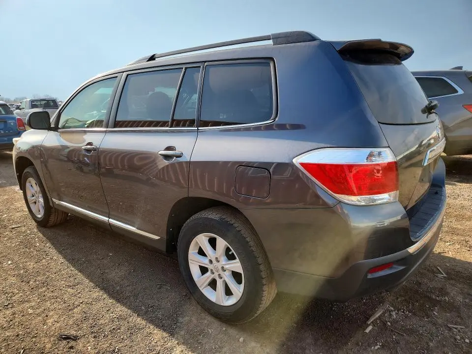 2013 TOYOTA HIGHLANDER SE  
