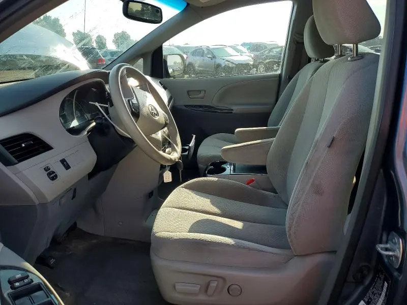 2014 TOYOTA SIENNA LE  