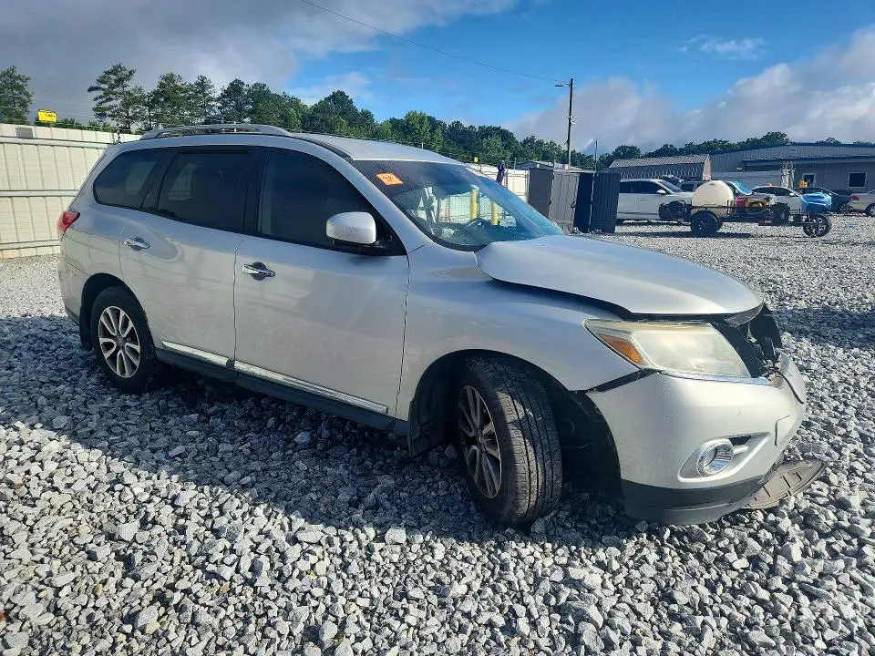 2016 NISSAN PATHFINDER SL  