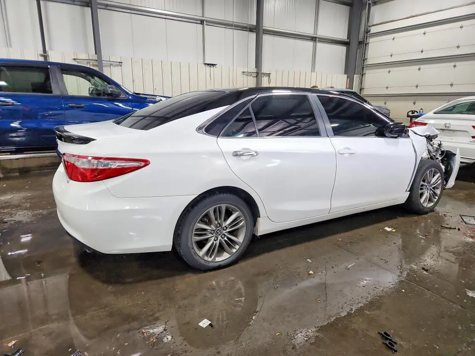 2016 TOYOTA CAMRY SE  