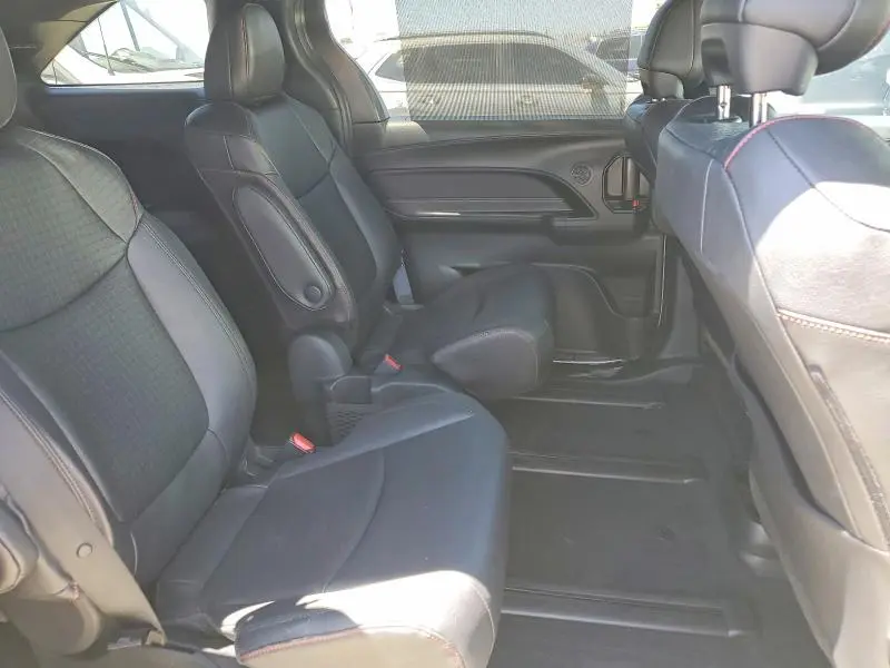 2025 TOYOTA SIENNA XSE  