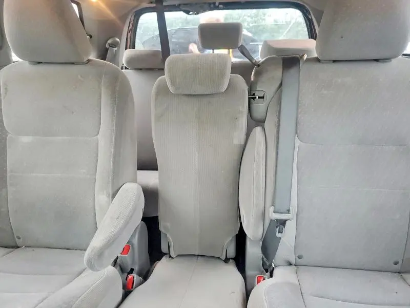 2017 TOYOTA SIENNA LE  