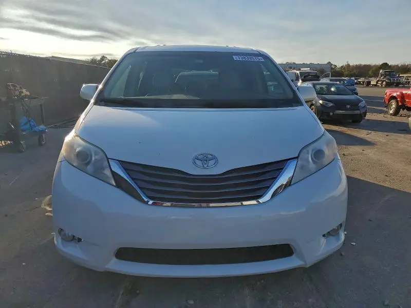 2015 TOYOTA SIENNA XLE  