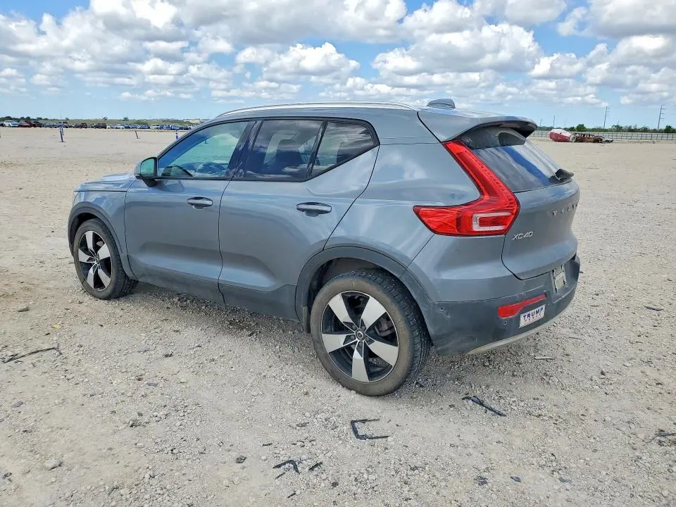 2019 VOLVO XC40 T5 MOMENTUM  