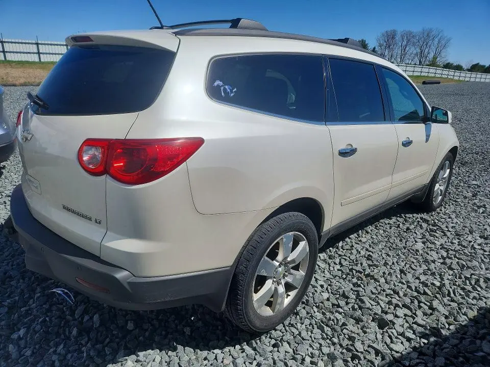 2011 CHEVROLET TRAVERSE LT  