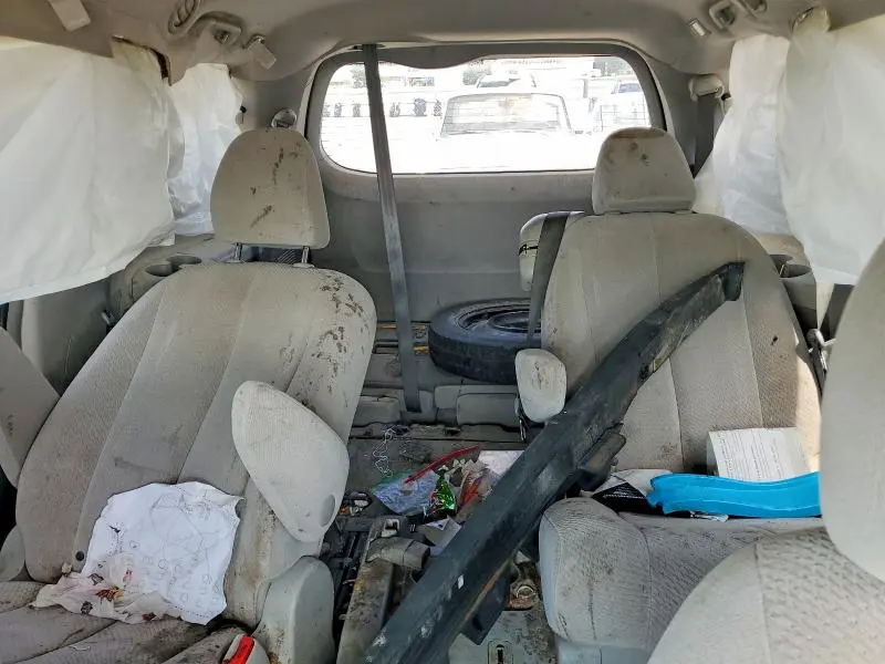 2014 TOYOTA SIENNA LE  