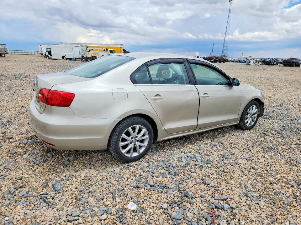 2013 VOLKSWAGEN JETTA SE  