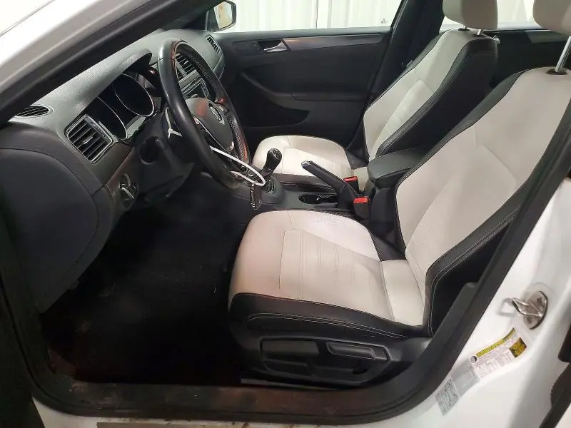 2016 VOLKSWAGEN JETTA SPORT  