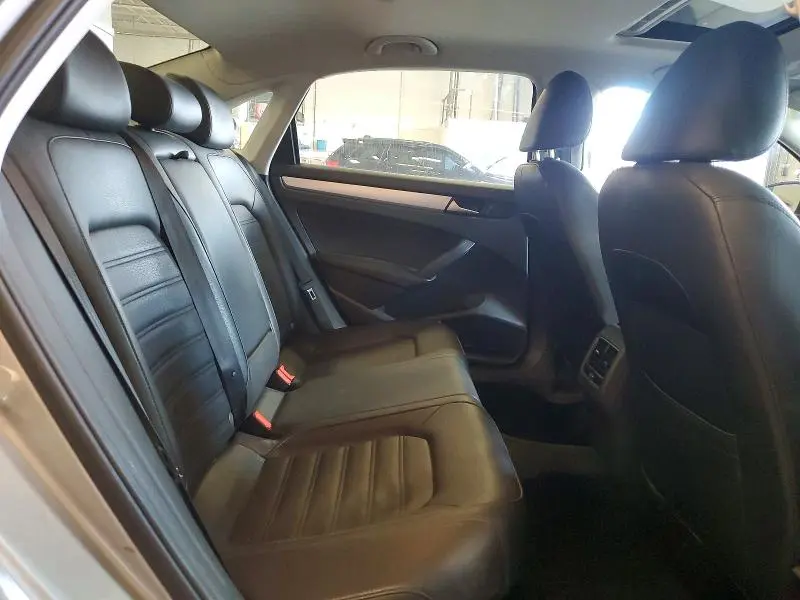 2013 VOLKSWAGEN PASSAT SE  