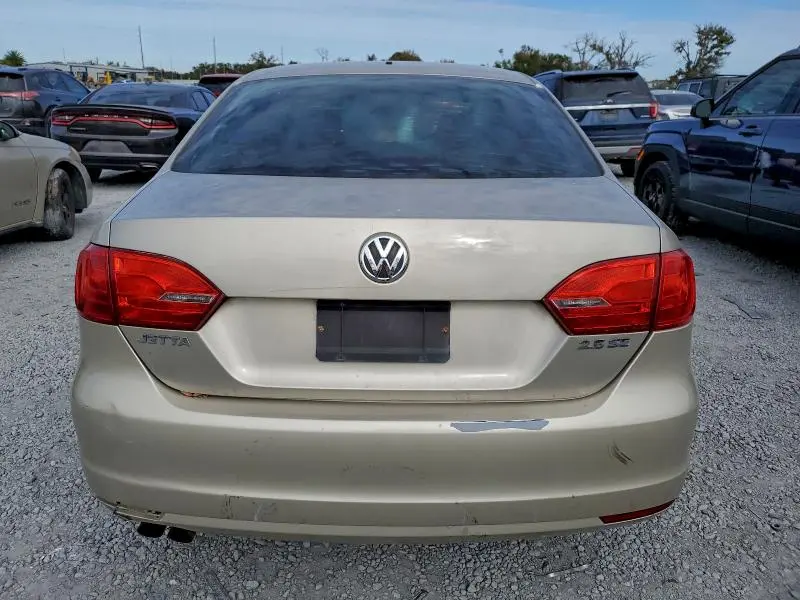 2013 VOLKSWAGEN JETTA SE  