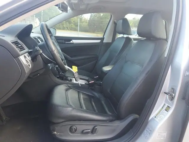 2012 VOLKSWAGEN PASSAT SE