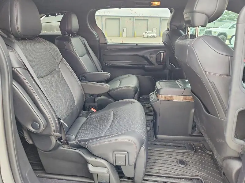 2025 TOYOTA SIENNA PLATINUM 7-PASSENGER  