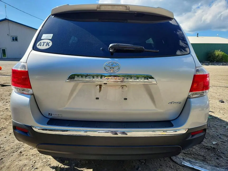 2012 TOYOTA HIGHLANDER SE  