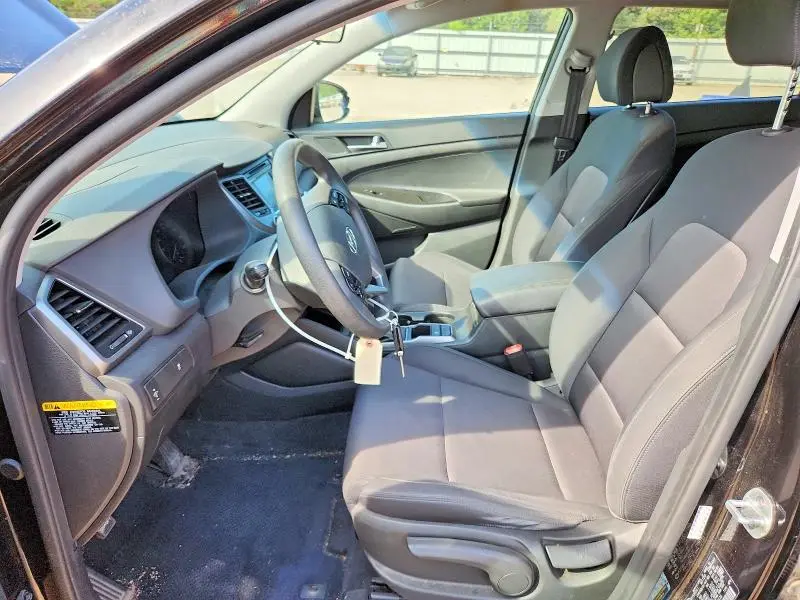 2017 HYUNDAI TUCSON SE  