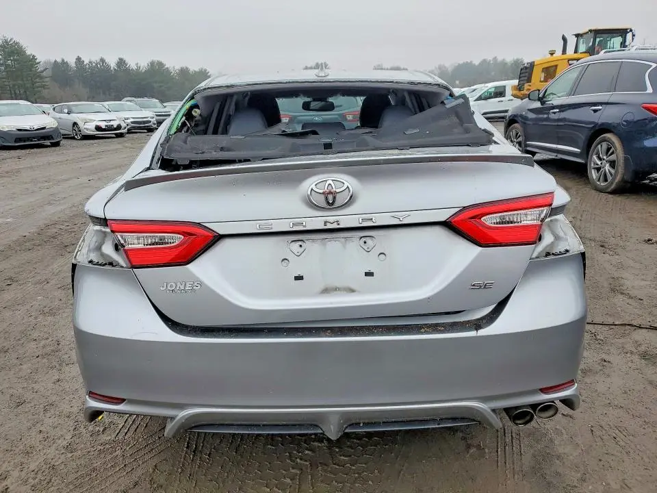 2019 TOYOTA CAMRY SE  