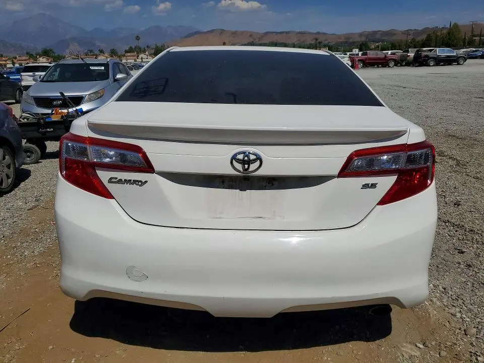 2013 TOYOTA CAMRY SE  