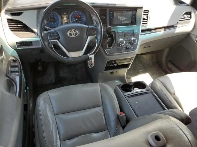 2016 TOYOTA SIENNA XLE  