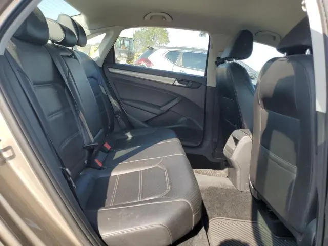 2015 VOLKSWAGEN PASSAT S  