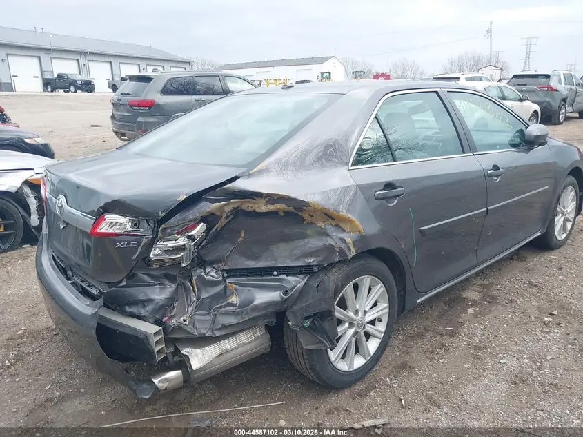 2013 TOYOTA CAMRY XLE V6