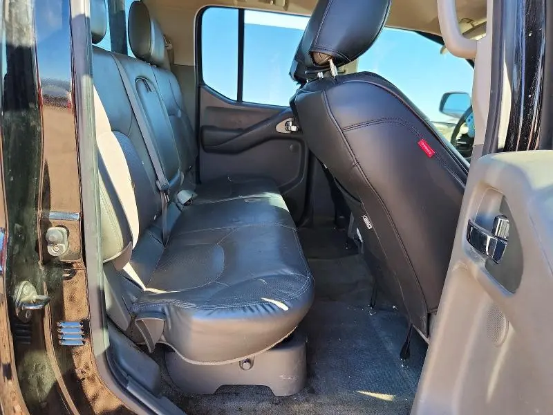 2010 NISSAN FRONTIER CREW CAB SE  