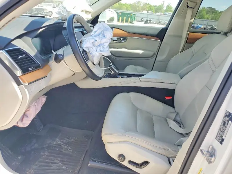2021 VOLVO XC90 T6 MOMENTUM  
