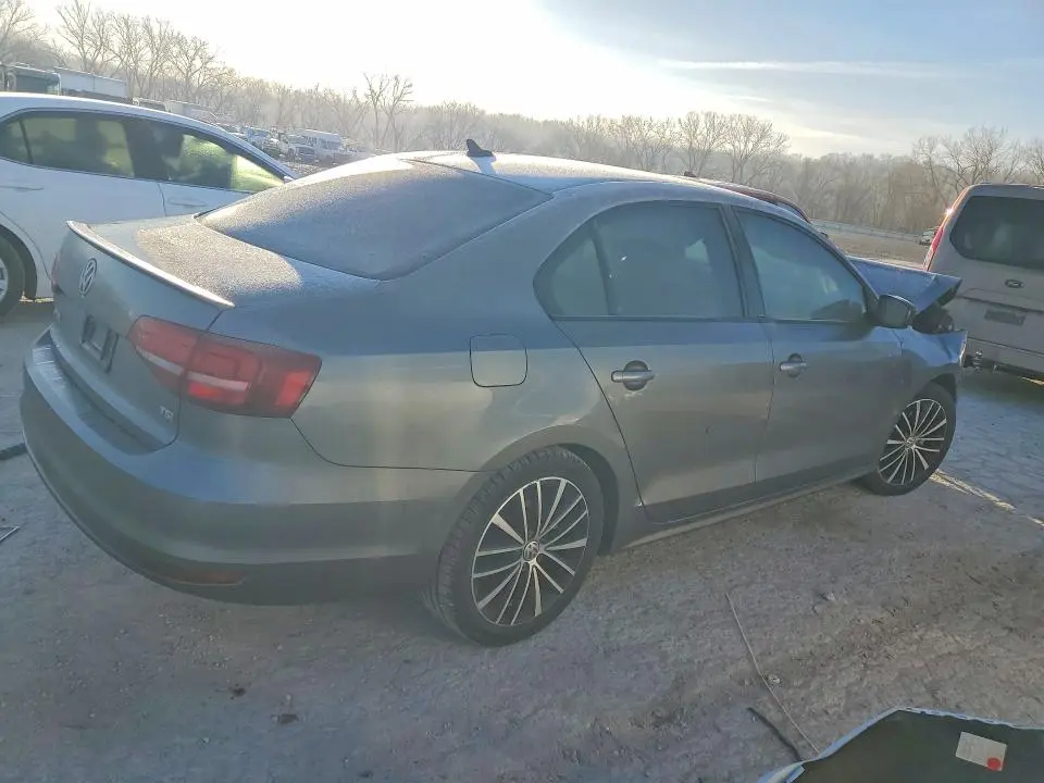 2016 VOLKSWAGEN JETTA SPORT  