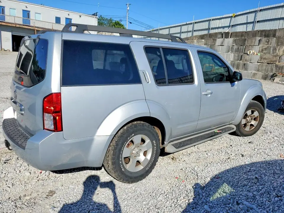 2011 NISSAN PATHFINDER S  