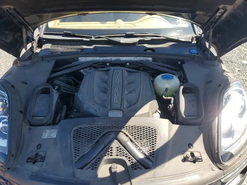 2016 PORSCHE MACAN S  