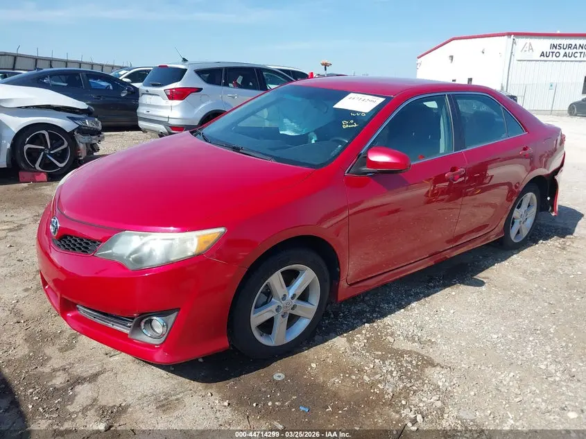 2014 TOYOTA CAMRY SE