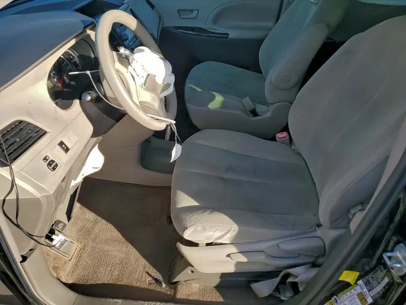 2011 TOYOTA SIENNA   