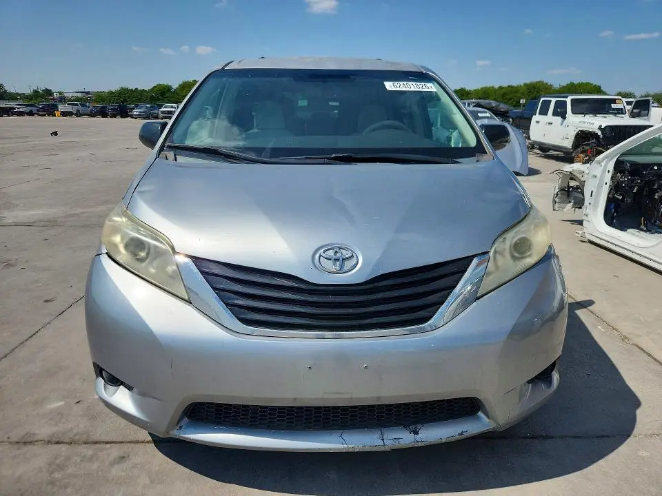 2011 TOYOTA SIENNA LE  