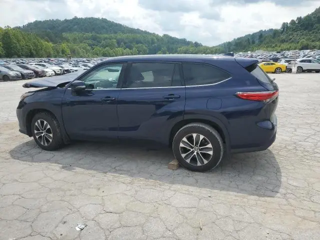 2022 TOYOTA HIGHLANDER XLE  