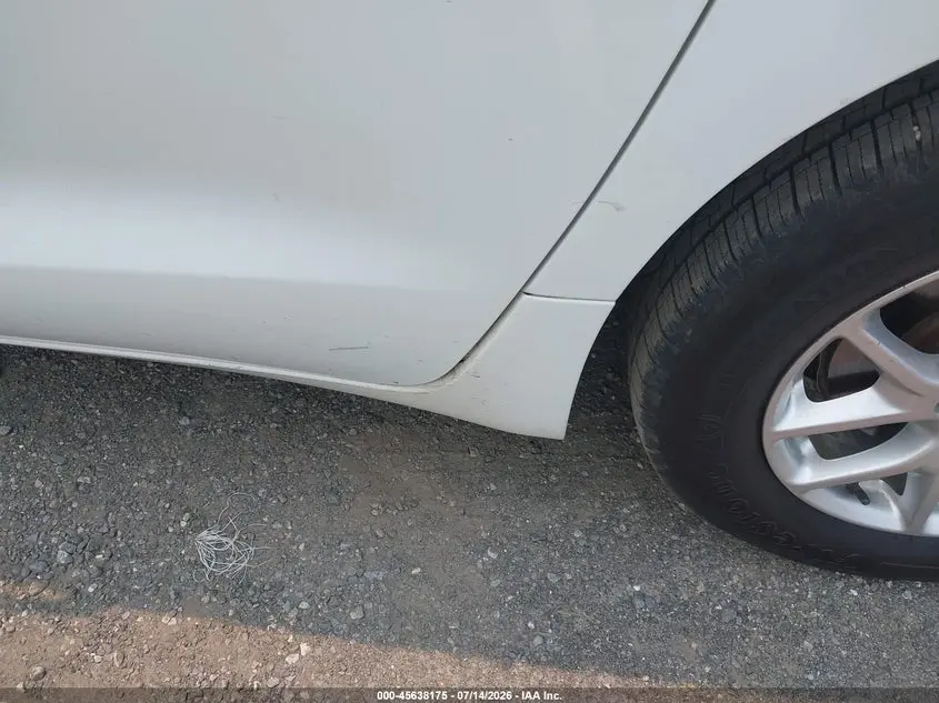 2022 CHRYSLER VOYAGER LX