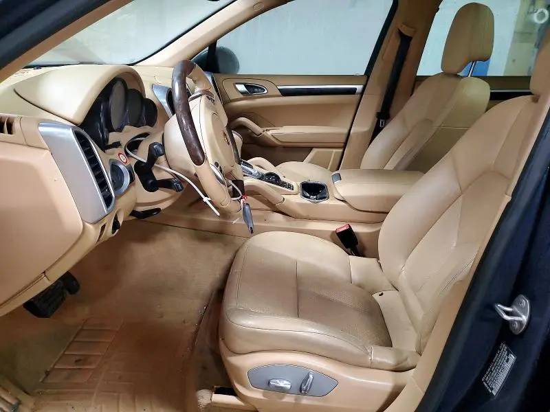 2013 PORSCHE CAYENNE   