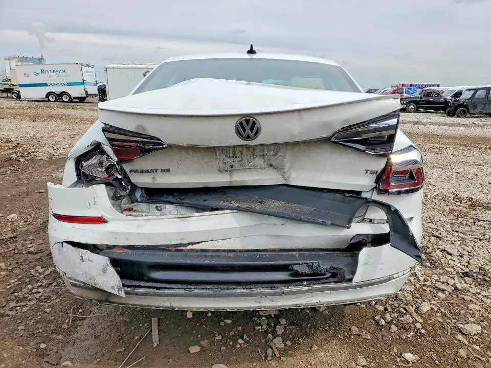 2017 VOLKSWAGEN PASSAT SE  