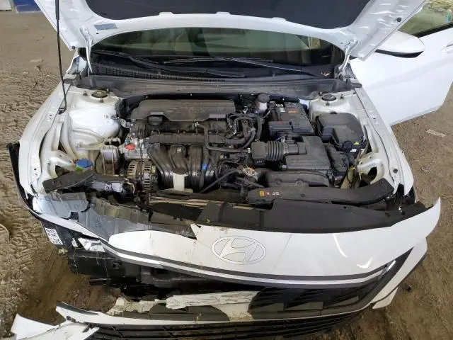 2024 HYUNDAI ELANTRA SE  